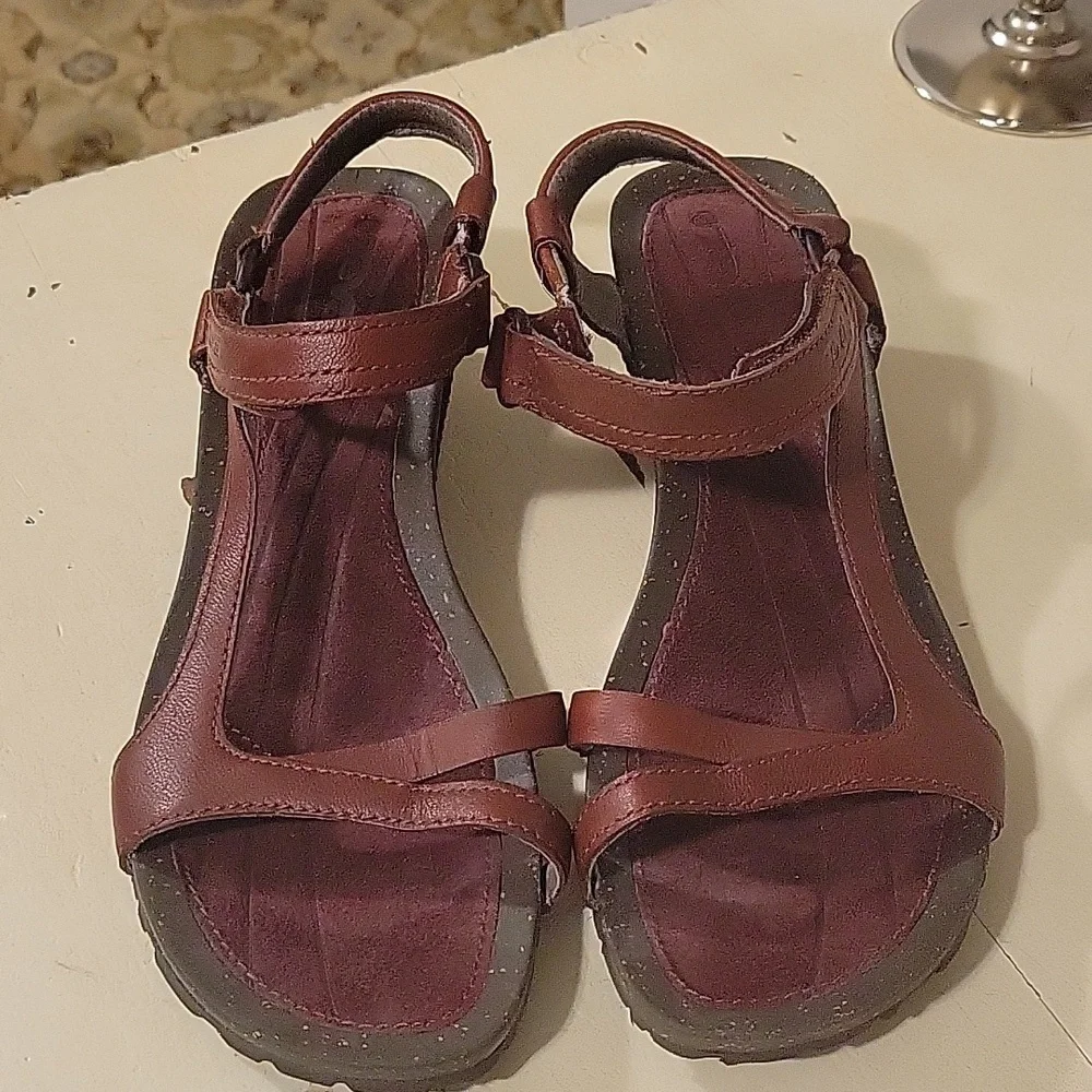 Teva womens brown sandals in size 10. Worn a couple of times. Like new - Picture 1 of 4